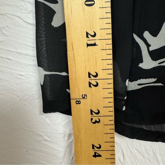 Daniel Rainn Black White Bird Print Sheer Blouse Womens XS Peter Pan Collar Goth - Picture 10 of 12